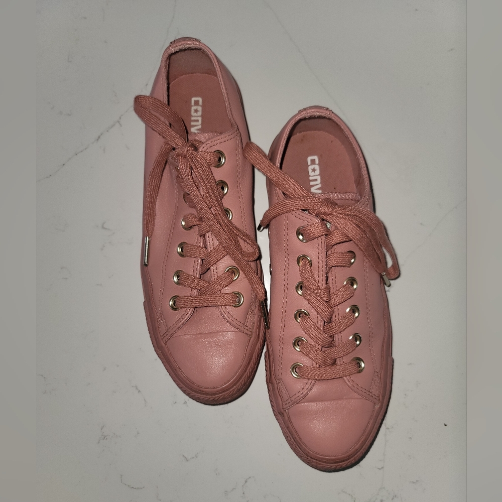 Womens Converse Chuck Taylor Leather Sneaker Mauve Size 7